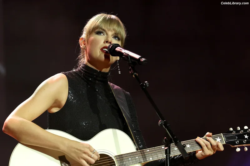 Taylor Swift photo 2 of 4190