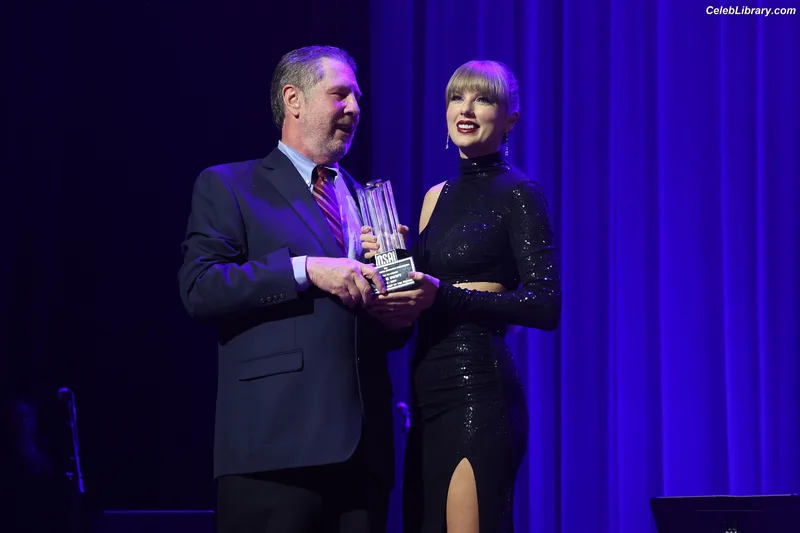 Taylor Swift photo 5 of 4190