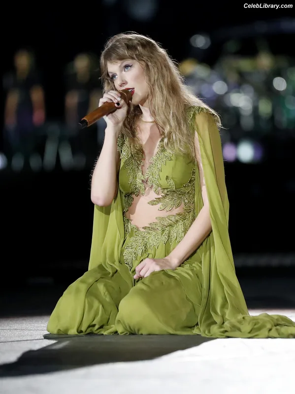 Taylor Swift photo 4 of 4190