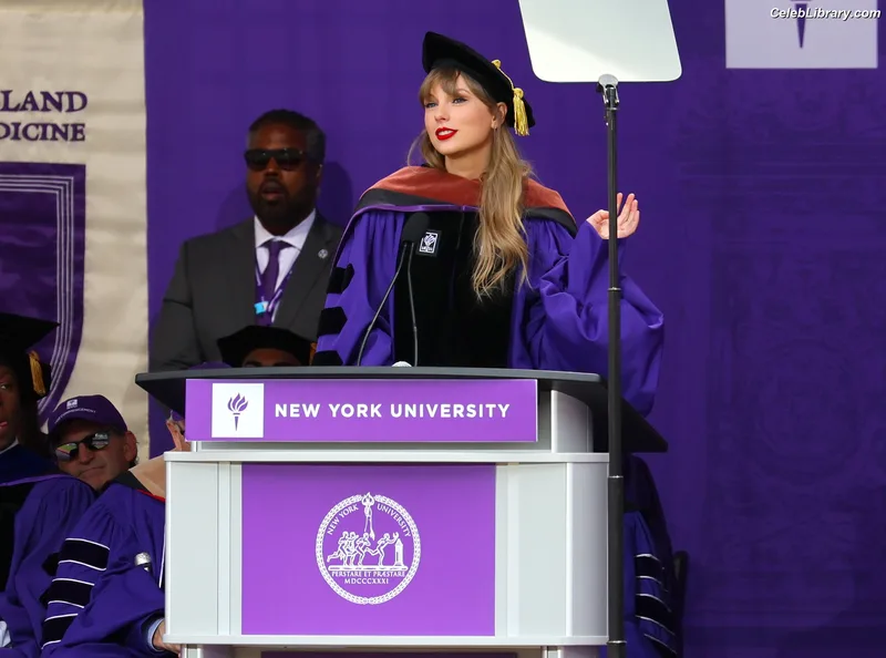 Taylor Swift photo 3 of 4190