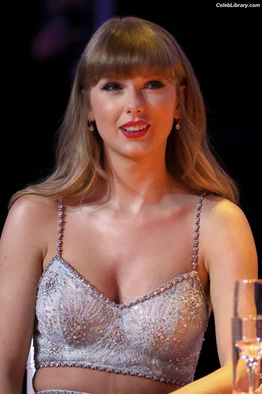 Taylor Swift photo 8 of 4190