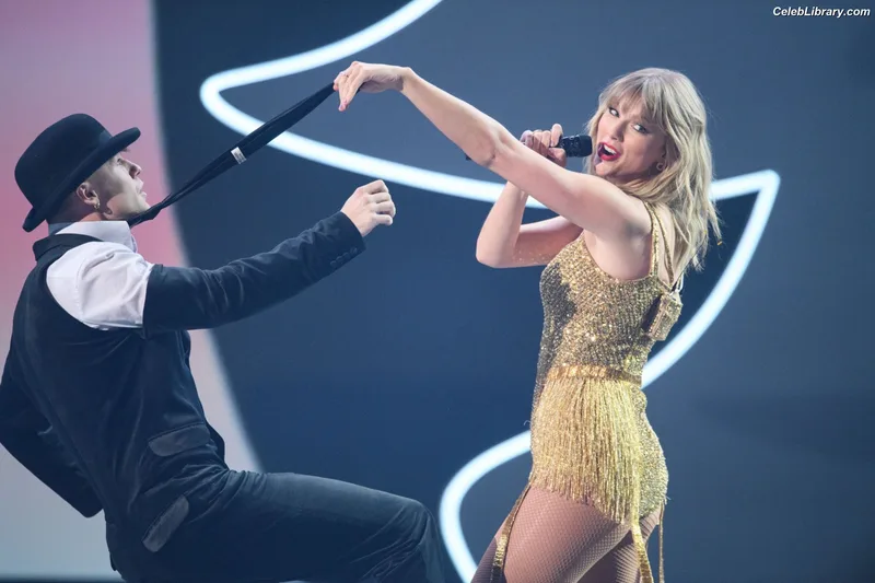 Taylor Swift photo 13 of 4190