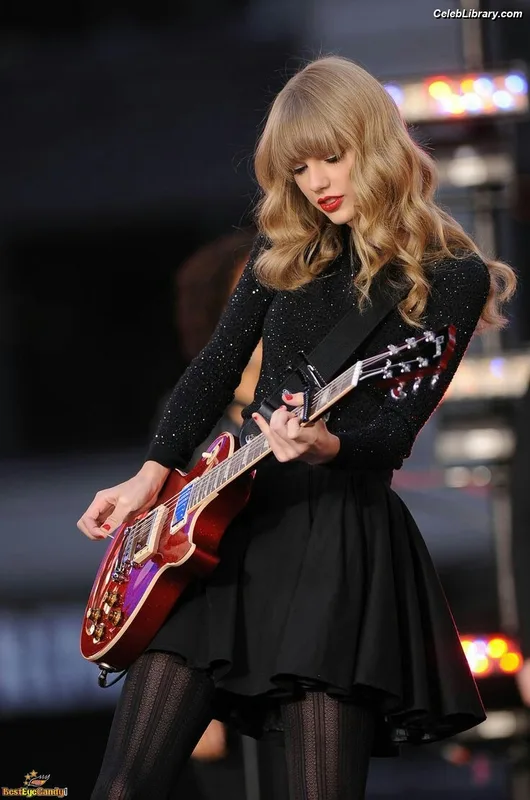 Taylor Swift photo 1 of 4190