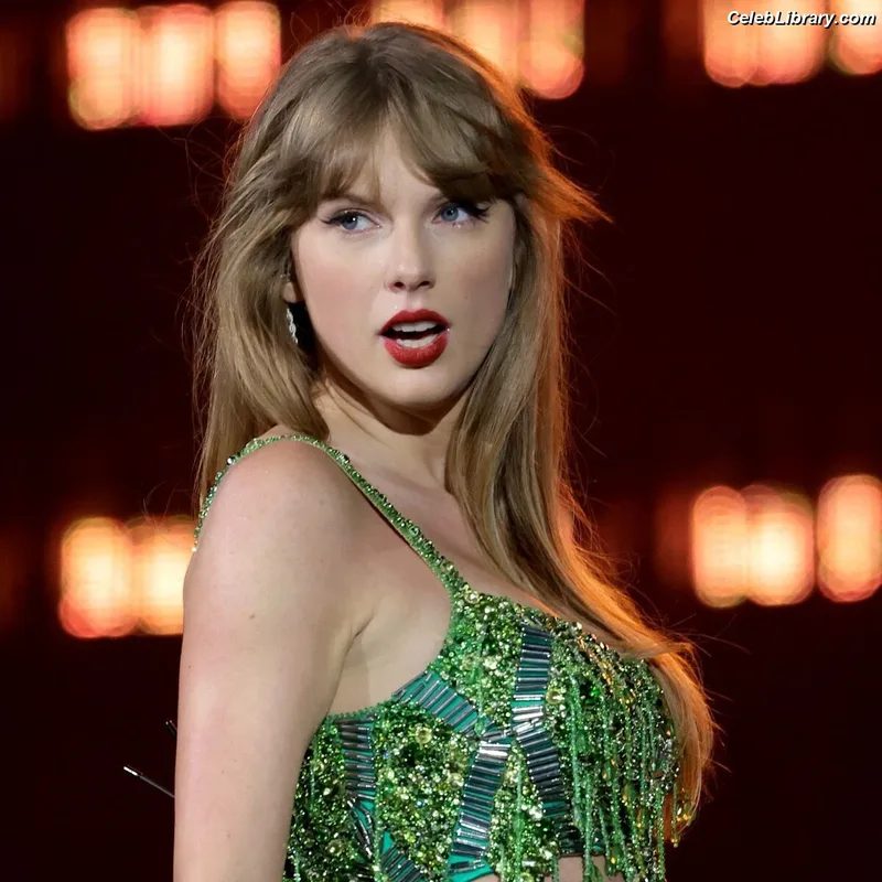 Taylor Swift photo 12 of 4190
