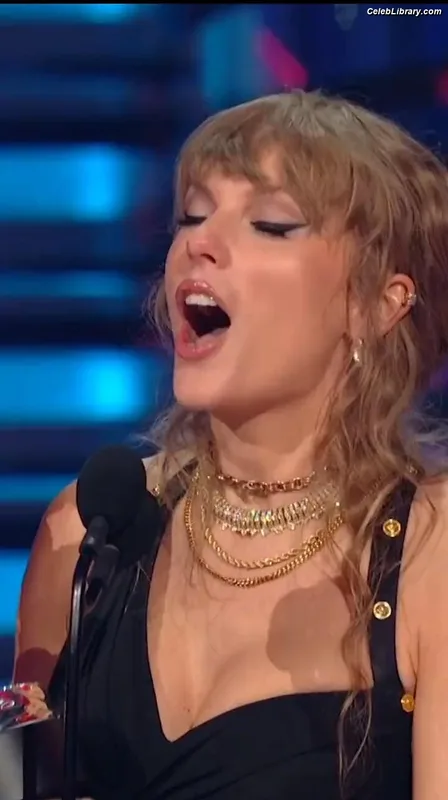 Taylor Swift photo 20 of 4190