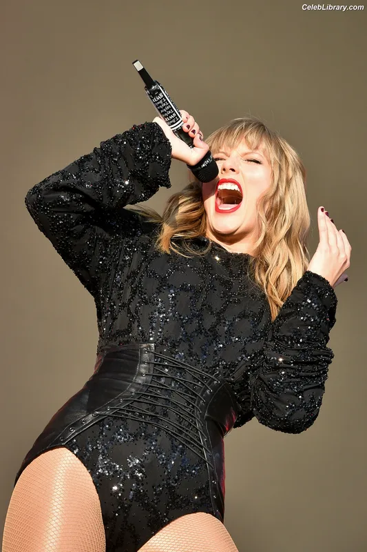 Taylor Swift photo 20 of 4190