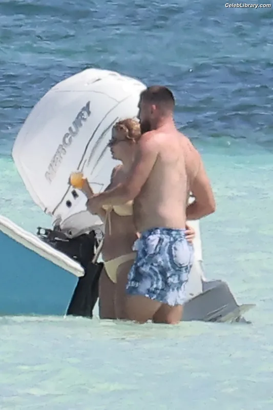 Taylor Swift photo 14 of 4190