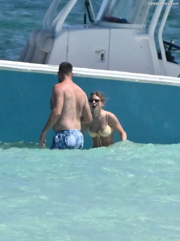 Taylor Swift photo 14 of 4190