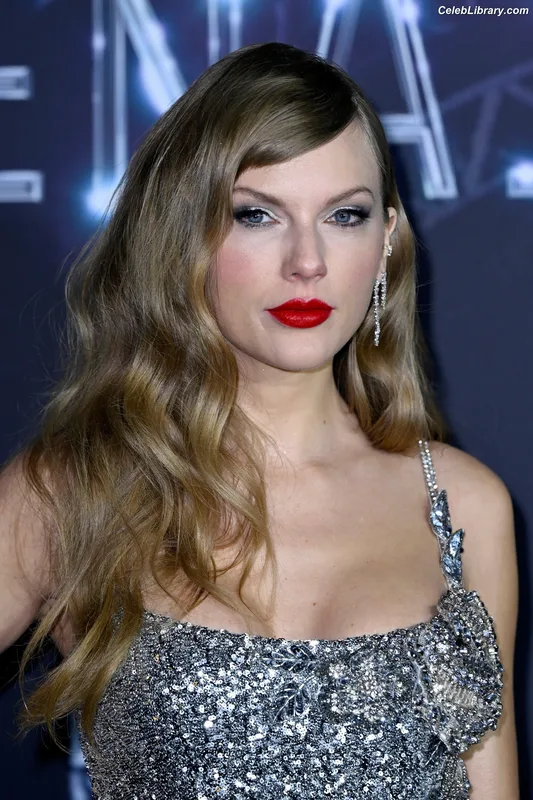 Taylor Swift photo 4 of 4190