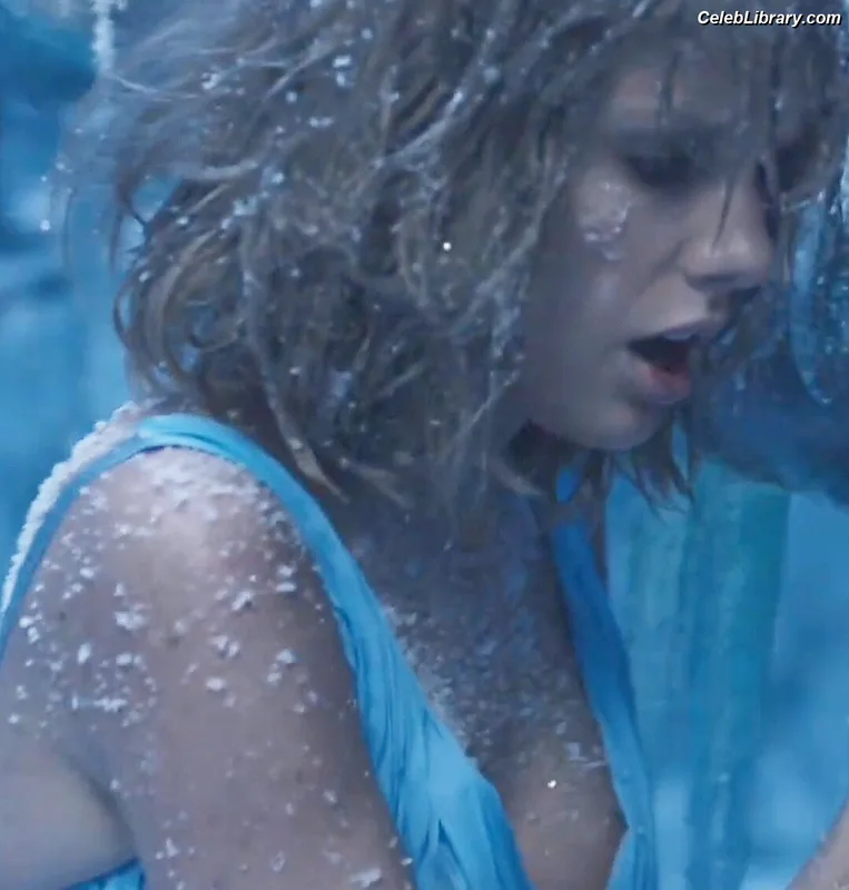 Taylor Swift photo 14 of 4190