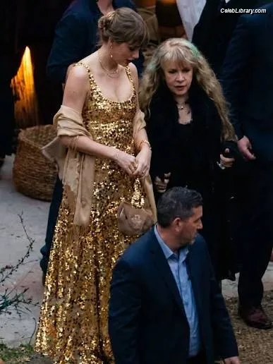 Taylor Swift photo 2 of 4190