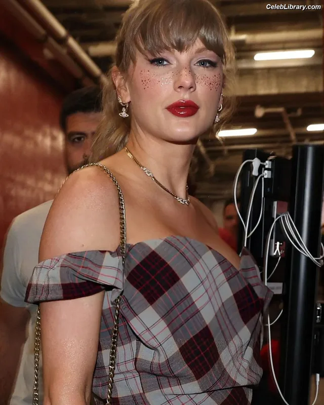 Taylor Swift photo 22 of 4190