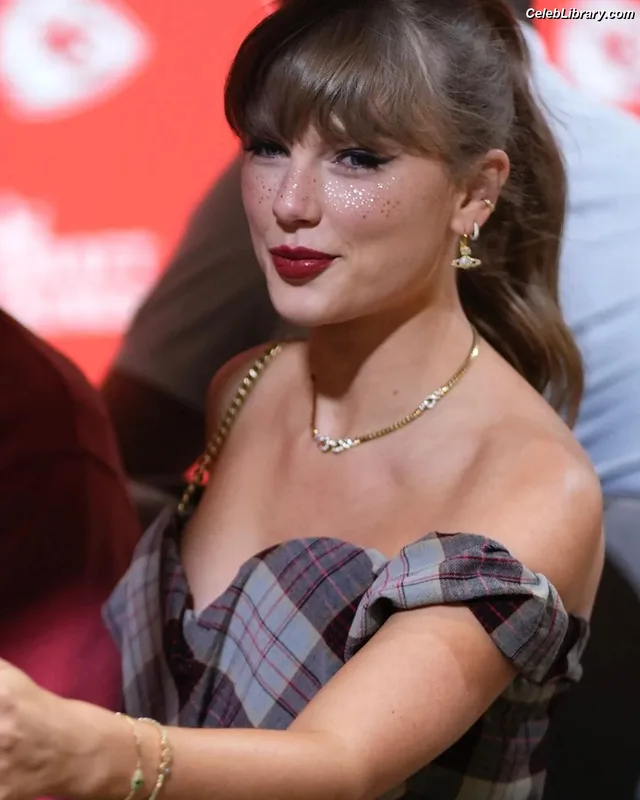 Taylor Swift photo 20 of 4190
