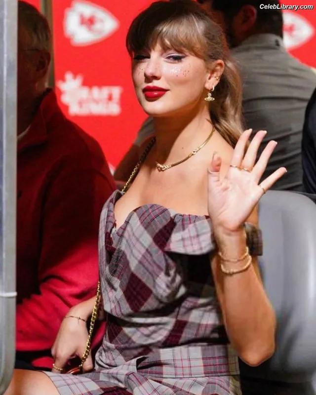 Taylor Swift photo 17 of 4190