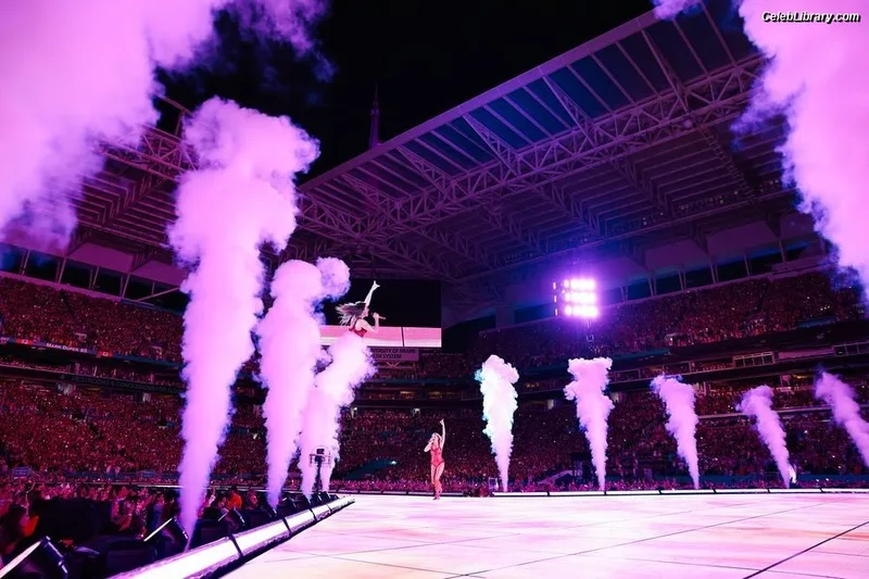 Taylor Swift photo 20 of 4190