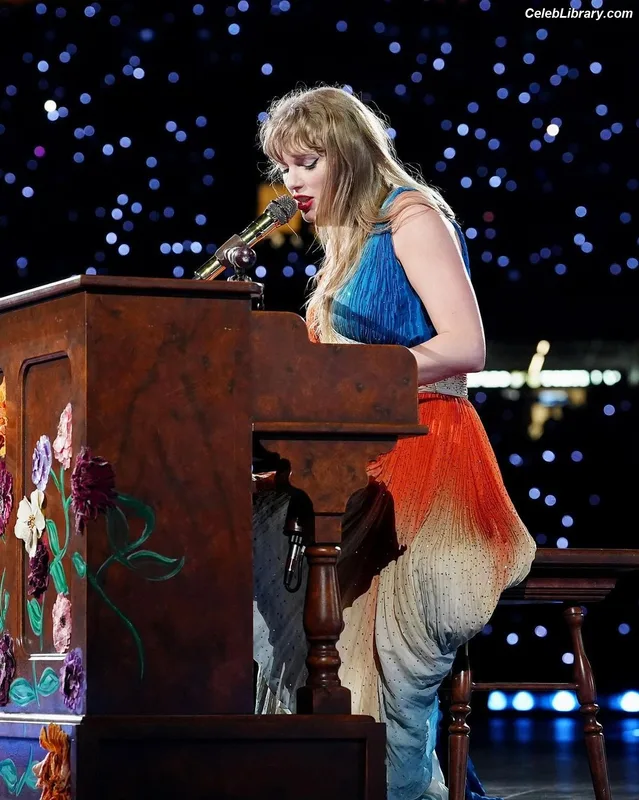 Taylor Swift photo 2 of 4190