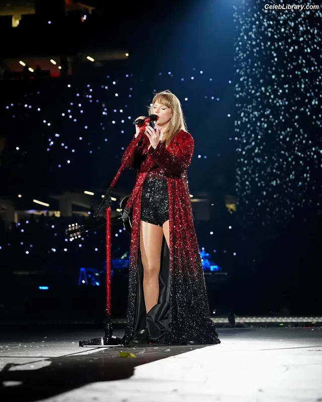 Taylor Swift photo 3 of 4190