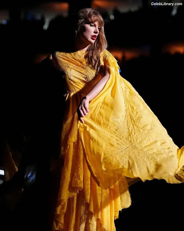 Taylor Swift photo 3 of 4190