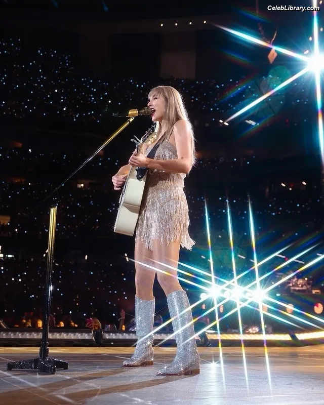 Taylor Swift photo 8 of 4190