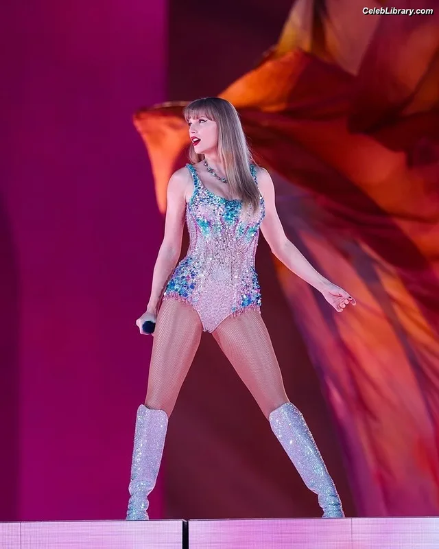 Taylor Swift photo 3 of 4190
