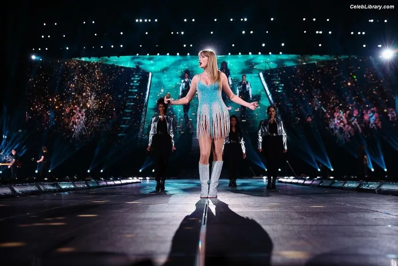Taylor Swift photo 6 of 4190
