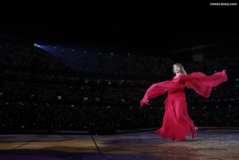 Taylor Swift photo 7 of 4190