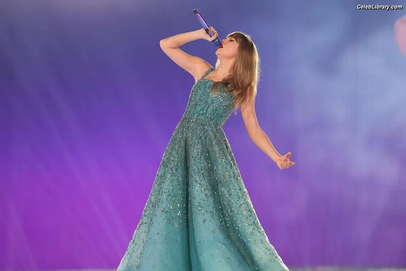 Taylor Swift photo 3 of 4190