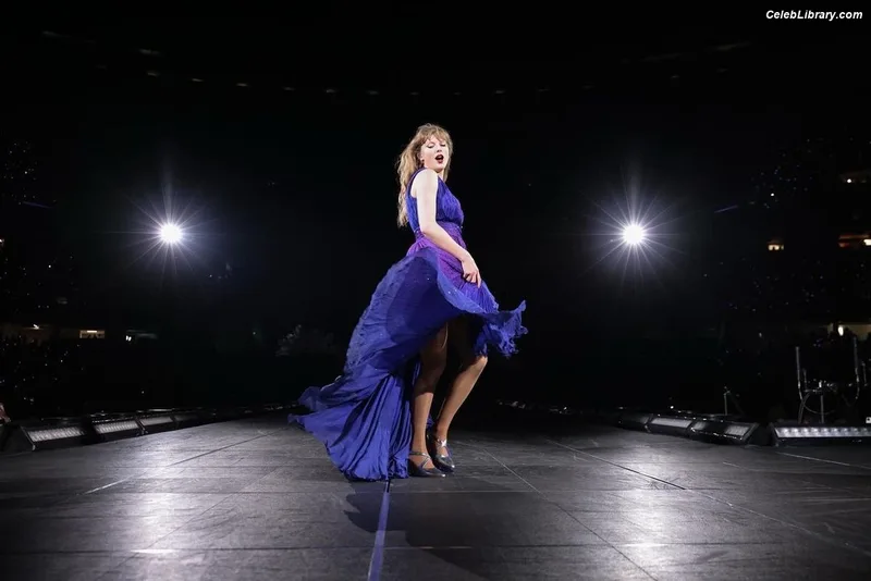 Taylor Swift photo 8 of 4190
