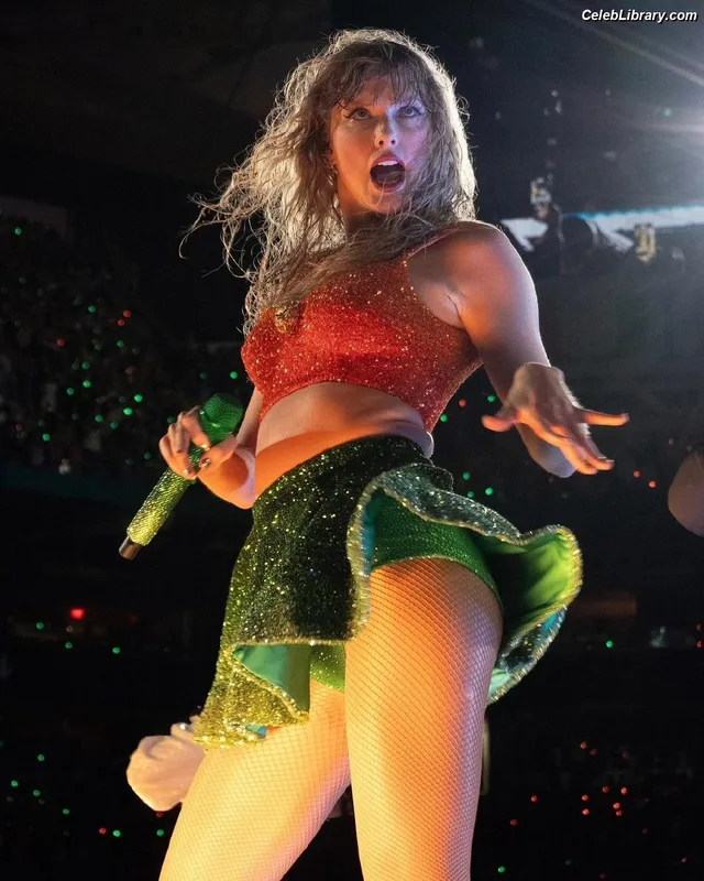 Taylor Swift photo 8 of 4190