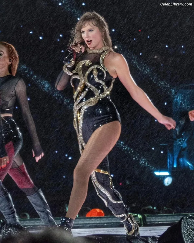 Taylor Swift photo 10 of 4190
