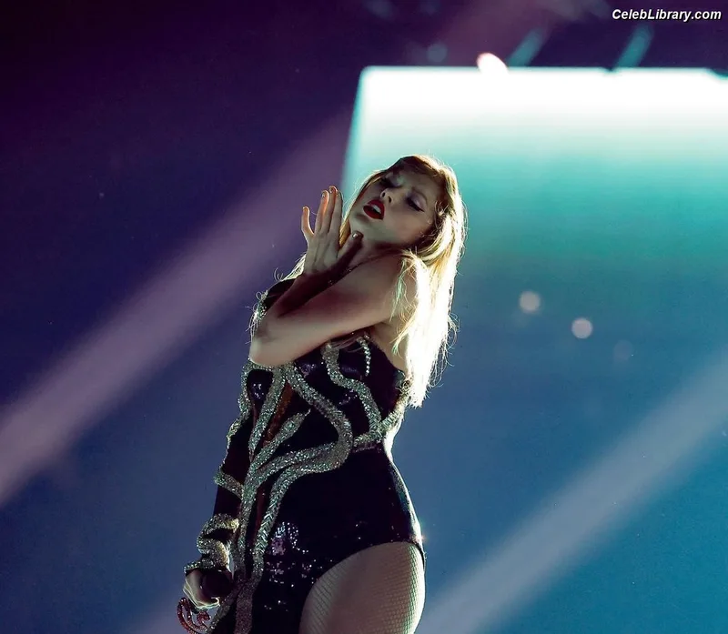 Taylor Swift photo 7 of 4190