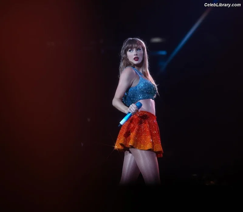 Taylor Swift photo 5 of 4190