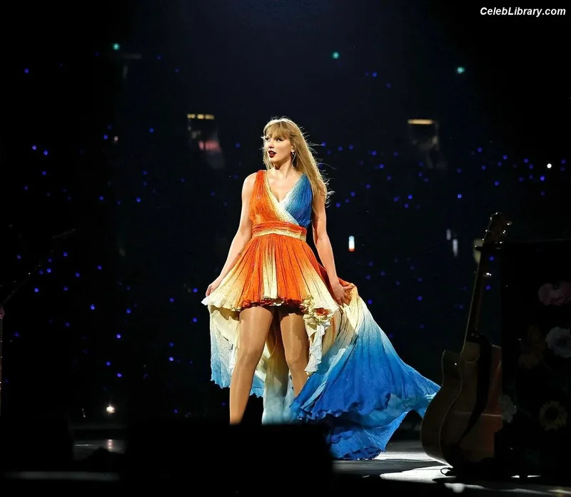 Taylor Swift photo 13 of 4190