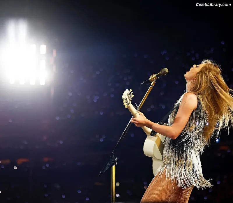 Taylor Swift photo 9 of 4190
