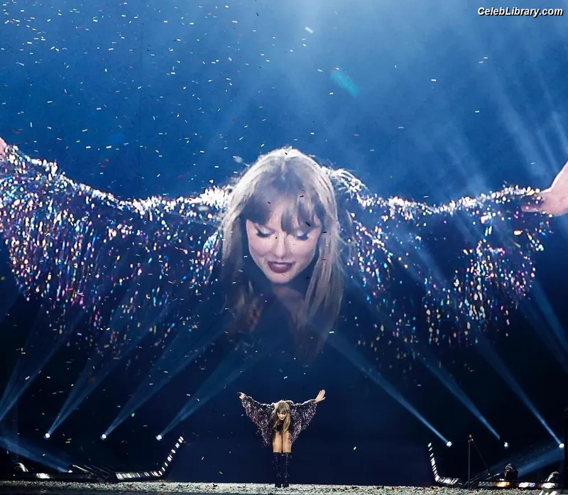 Taylor Swift photo 9 of 4190