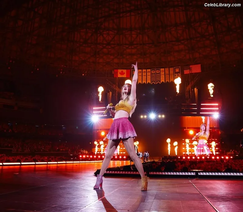 Taylor Swift photo 10 of 4190