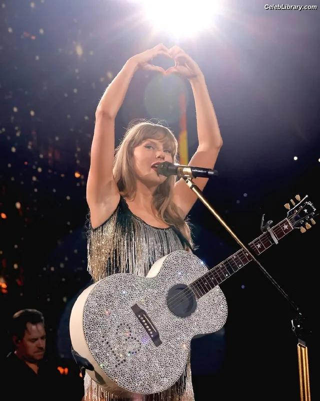 Taylor Swift photo 20 of 4190