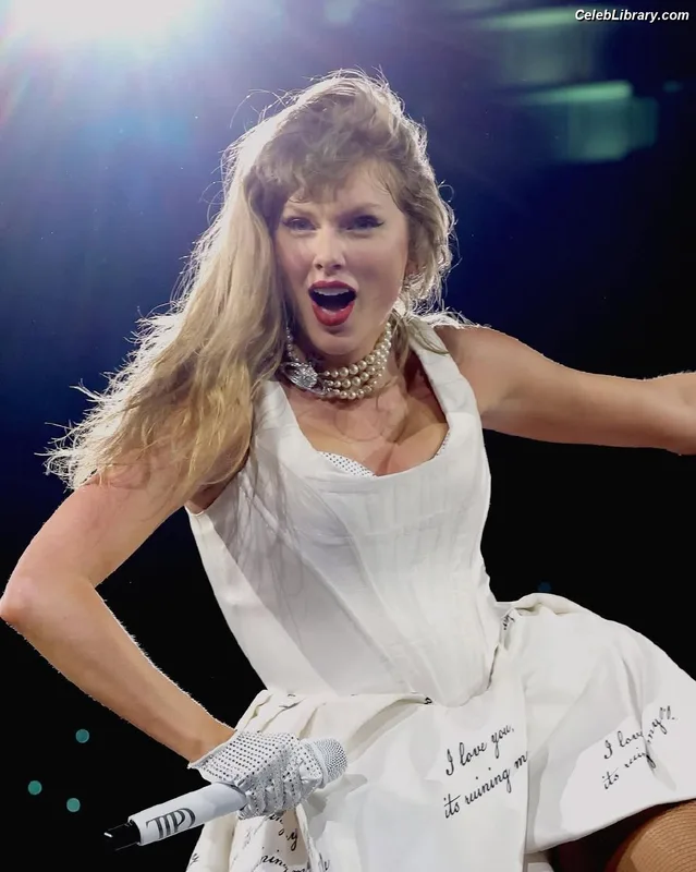 Taylor Swift photo 12 of 4190