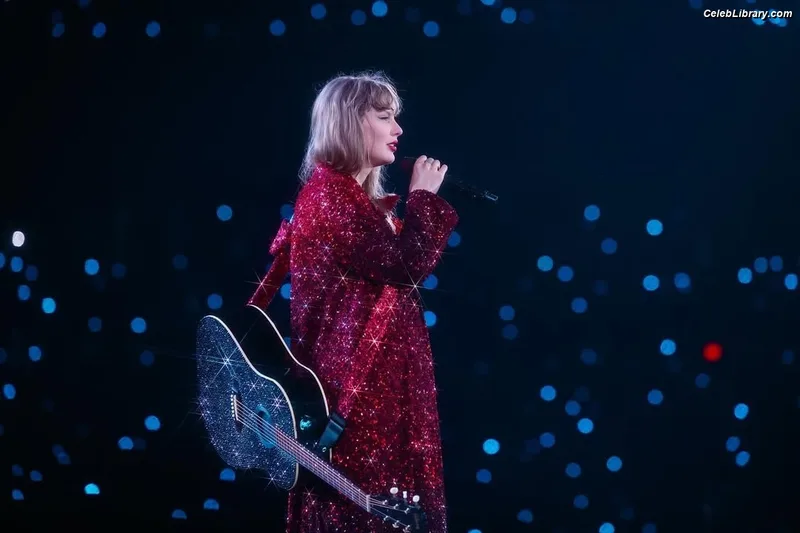 Taylor Swift photo 23 of 4190