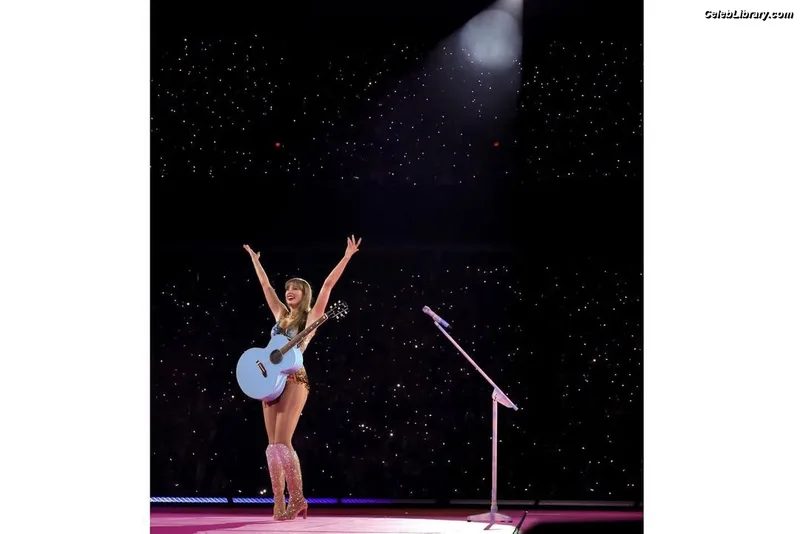 Taylor Swift photo 13 of 4190