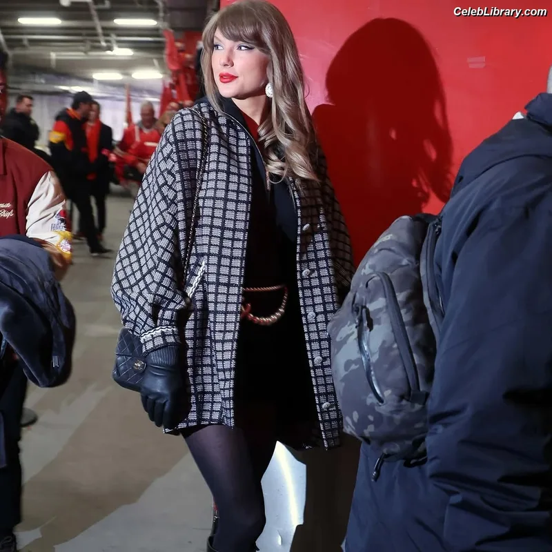 Taylor Swift photo 16 of 4190