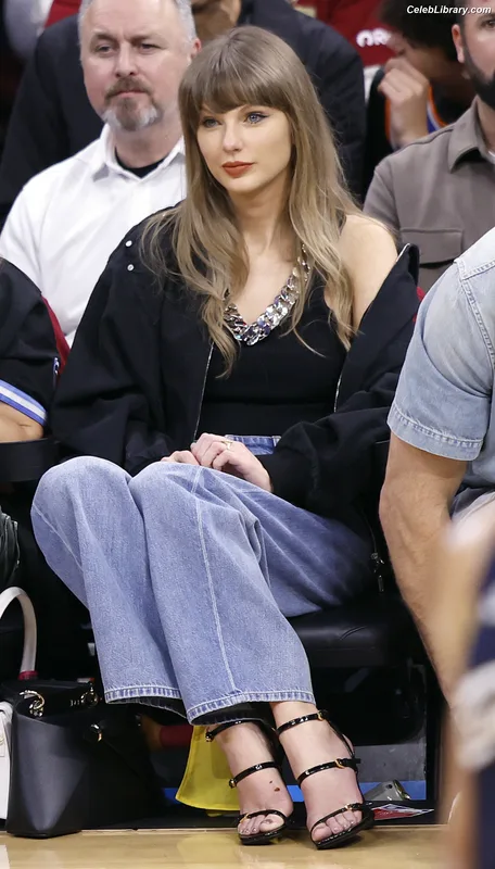 Taylor Swift photo 18 of 4190