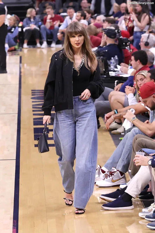Taylor Swift photo 20 of 4190