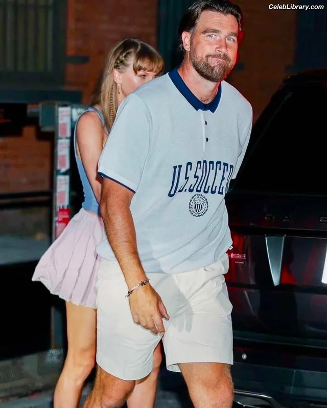 Taylor Swift photo 23 of 4190
