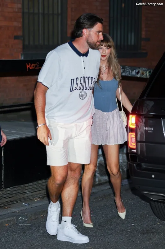 Taylor Swift photo 21 of 4190