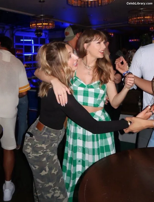 Taylor Swift photo 4 of 4190