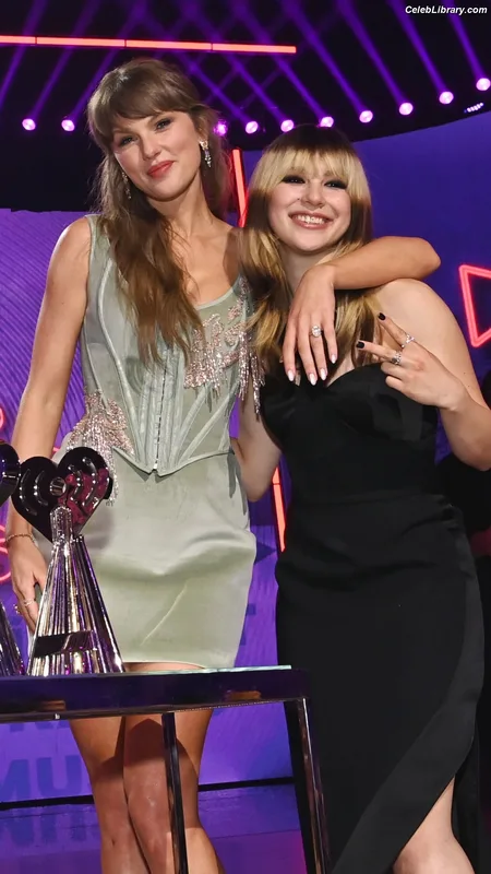 Taylor Swift photo 11 of 4190