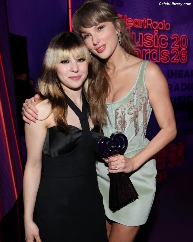 Taylor Swift photo 11 of 4190