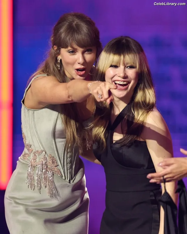 Taylor Swift photo 5 of 4190