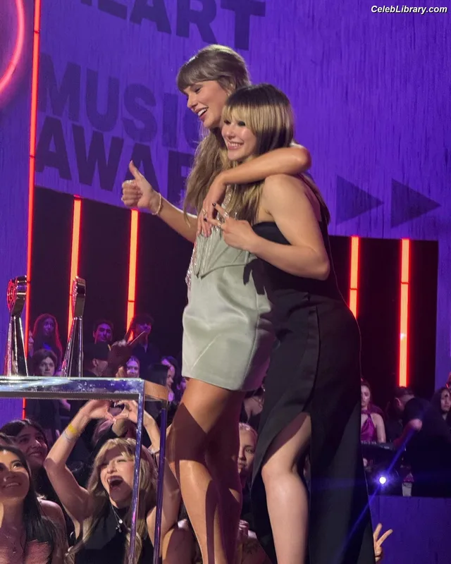 Taylor Swift photo 16 of 4190